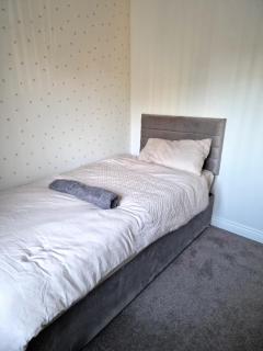 3 Bed Executive Home Heckmondwike - Heckmondwike - 5