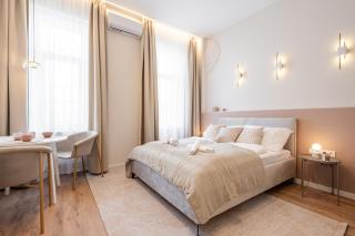 A43 - Akácfa Street Heritage Apartment - Best Location by BQA - Budapest - 0