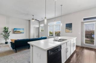 Modern Austin 2BR 2B Unit with Pool, Parking & WiFi - Austin - 3
