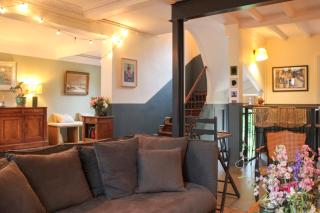 Pretty town house with garden - 8