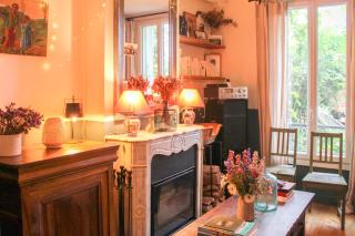Pretty town house with garden - 3