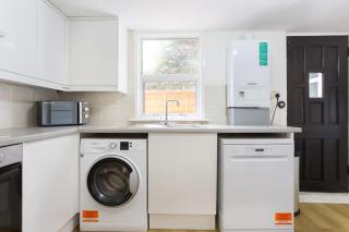Two bedroom apartment in Dalston - 3
