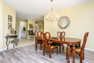 Premium Lake View Condo, Vista Cay - 1005 - 2