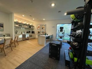 Spacious LUX 2BR 2B Unit in Austin with Pool! - Austin - 9