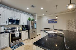 Lake Conroe Waterfront Home Patio and Shared Pool! - Willis - 1