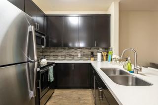 Cozy 1BD apt in MdR! Free parking and pool! - 4