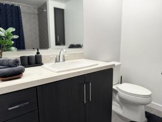 Modern London Style Home in Hollywood -Free Parking - Los Angeles - 3