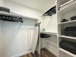 Modern London Style Home in Hollywood -Free Parking - Los Angeles - 1