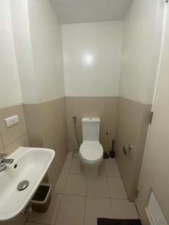 AMAZING VIEWS ACROSS SHANGRILA MALL and NEAR MEGAMALL GREENFIELD DISTRICT - Manila - 4