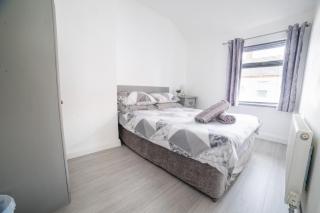 Cheerful 3-Bedroom home with free street Parking - Belfast - 9