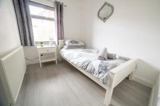 Cheerful 3-Bedroom home with free street Parking - 8