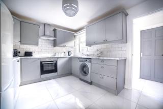 Cheerful 3-Bedroom home with free street Parking - Belfast - 1