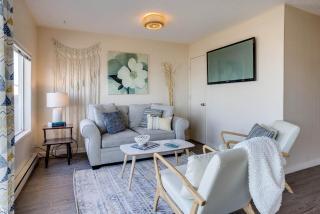 Ocean Front Duplex with Views! Dog Friendly -Surfside Cottage South - South Beach - 8