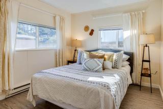 Ocean Front Duplex with Views! Dog Friendly -Surfside Cottage South - 2