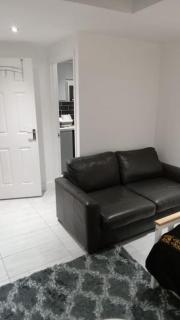 Luxurious & Stylish Flat, Access to Public Transport & Shops - Thamesmead - 2