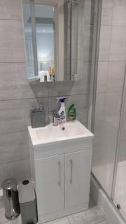 Luxurious & Stylish Flat, Access to Public Transport & Shops - Thamesmead - 1