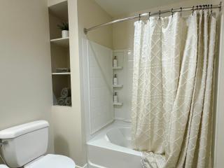 Stylish 1 Bedroom Apartment in LA with Free Parking - 10 Minutes away from Ceders Sinai - Los Angeles - 3