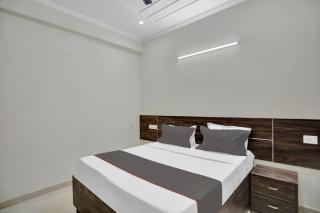 Collection O Raksha Inn Near PVR Ansal Plaza Greater Noida - Indirapuram - 6