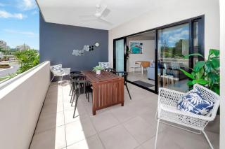 Coastal 2-Bed with Parking & Pool by the Ocean - Cairns - 6