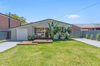Bay Escape, 32 Wahgunyah Rd - Beautiful property with boat parking, WiFi and ducted air conditioning - Nelson Bay - 5
