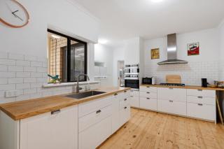 Relaxed Family Beach House - No Linen Included - Port Elliot - 3