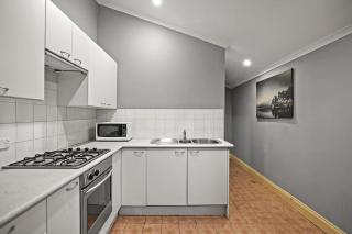 Cozy Single Room - Seconds to Central Station - Nearby CBD USYD UTS - Shared Bathroom - Sydney - 6