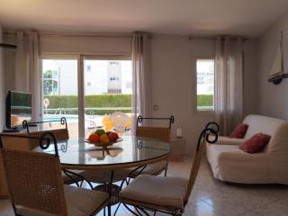 Apartamento en Planta Baja con Terraza y Piscina Cerca de la Playa de L'Estartit - ES-323-86 - Torroella de Montgrí - 4