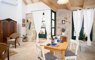 1 Bedroom Gorgeous Home In Vrisnik - 6