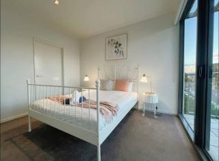 GW24-1 BATH 2 BR at The Glen with FREE Parking and Balcony - Glen Waverley - 1