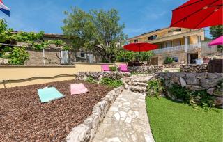 Pet Friendly Apartment In Zdrelac - 4