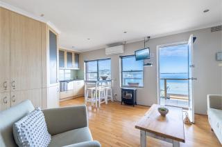 Blue Vista,9,13 Victoria Parade - Studio with stunning water views and air conditioning - Nelson Bay - 6