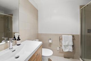 Central Style The Mount with Pool Spa Gym - 3