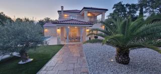 Villa Lukas&Ana s bazenom,dječjim igralištem - Pinezici - 9