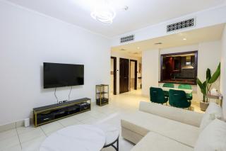 Serene Oasis in Downtown Dubai - Just 5 Min Walk to Burj & Mall! - Dubai - 3