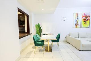 Serene Oasis in Downtown Dubai - Just 5 Min Walk to Burj & Mall! - Dubai - 2