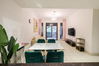 Serene Oasis in Downtown Dubai - Just 5 Min Walk to Burj & Mall! - Dubai - 1