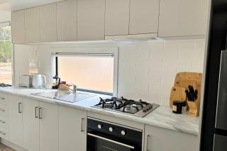 2 Bedroom, 1 Bathroom Cabin Retreat - Blewitts Springs - 2