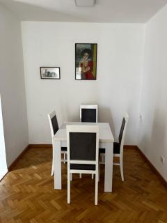 City apartment with the sea view - Bar - 4