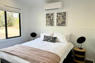 Cabin 4, 2 Bedroom, 1 Bathroom Cabin Retreat - Blewitts Springs - 6