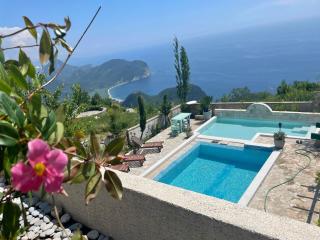 Villa Analisa Apartment with Pool - Petrovac na Moru - 0