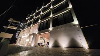 6ix Seashore Hotel - 6