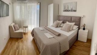 Apartments and rooms by the sea Brela, Makarska - 2752 - 1