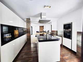 AA Guest - Jardines de Generalife Luxury Eco Villa with Private Pool - Marbella - 2