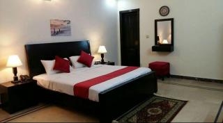 Hotel Executive Inn - 2