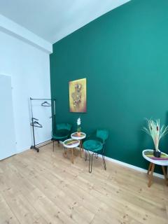 Budget 8BR Apartment with Terrace for 16 Guests - 4