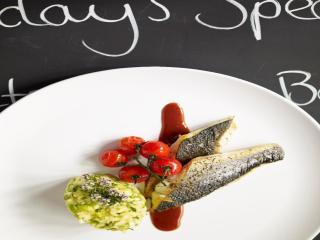 Gilbey's Bar, Restaurant & Townhouse - Windsor - 8
