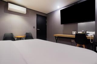 Seven Hotel - - 2