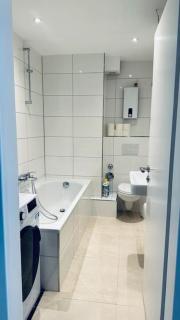 COZY Apartment for 6 People CENTRAL LOCATION - - 5