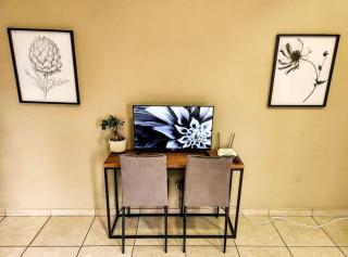 No Loadshedding Fast WiFi Lux Apartment - 1
