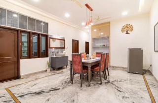 Stylish & Cozy Retreat with Jacuzzi - Jaipur - 9